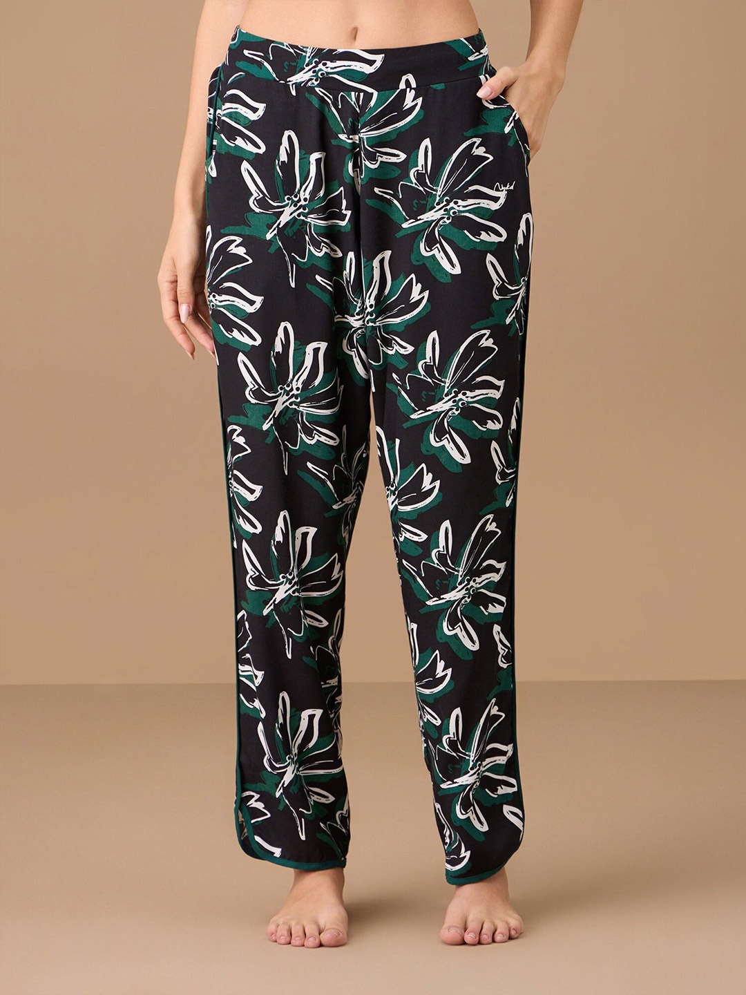

Nykd By Nykaa Women Mid-Rise Floral Printed Straight lounge Pant, Black