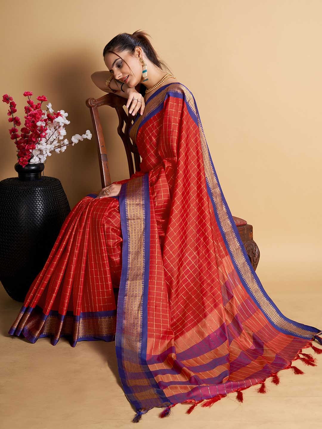 

SIRIL Checked Silk Cotton Fusion Saree, Red