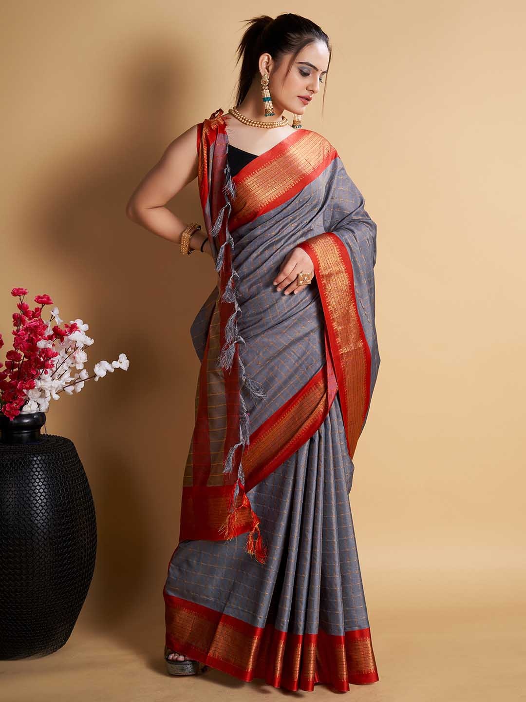 

SIRIL Checked Silk Cotton Fusion Saree, Grey