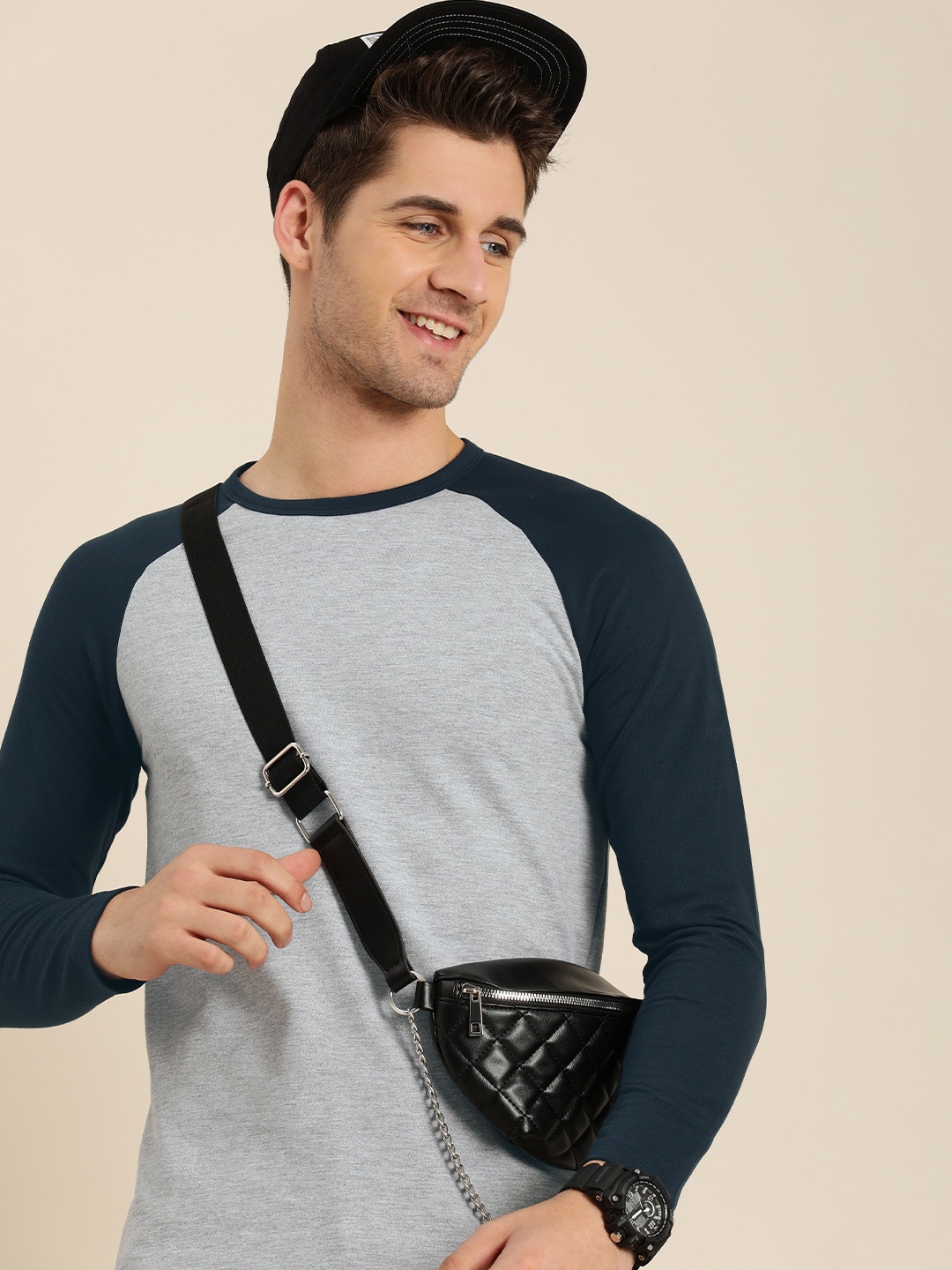 

HERE&NOW Men Colourblocked Regular Fit T-shirt, Grey melange