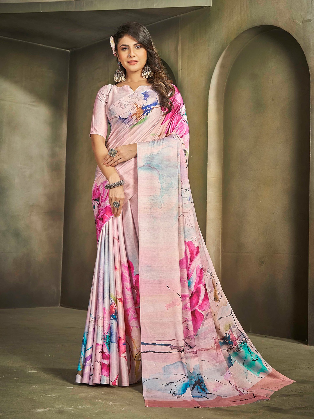 

Mitera Floral Printed Printed Saree, Peach