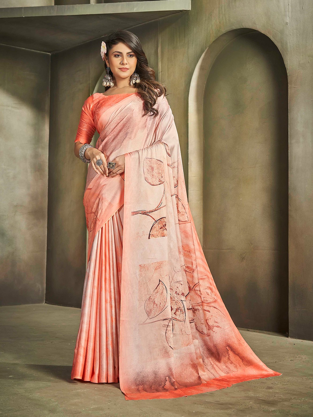 

Mitera Floral Printed Designer Saree, Peach