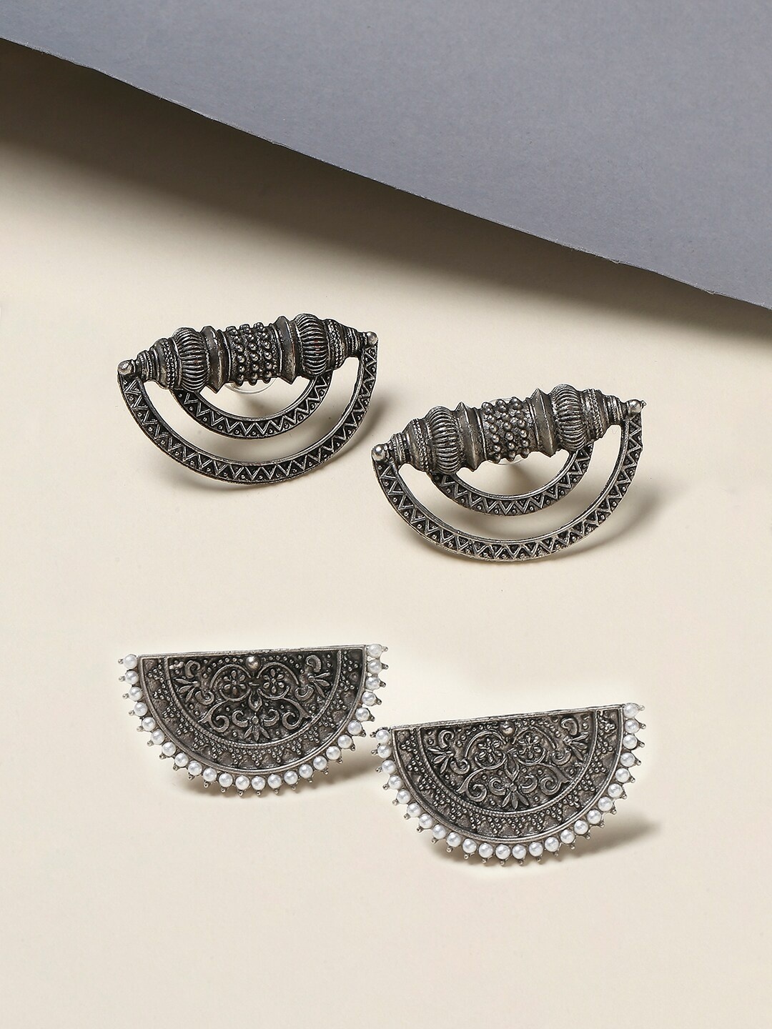

OOMPH Set Of 2 Oxidised Contemporary Studs Earrings, White
