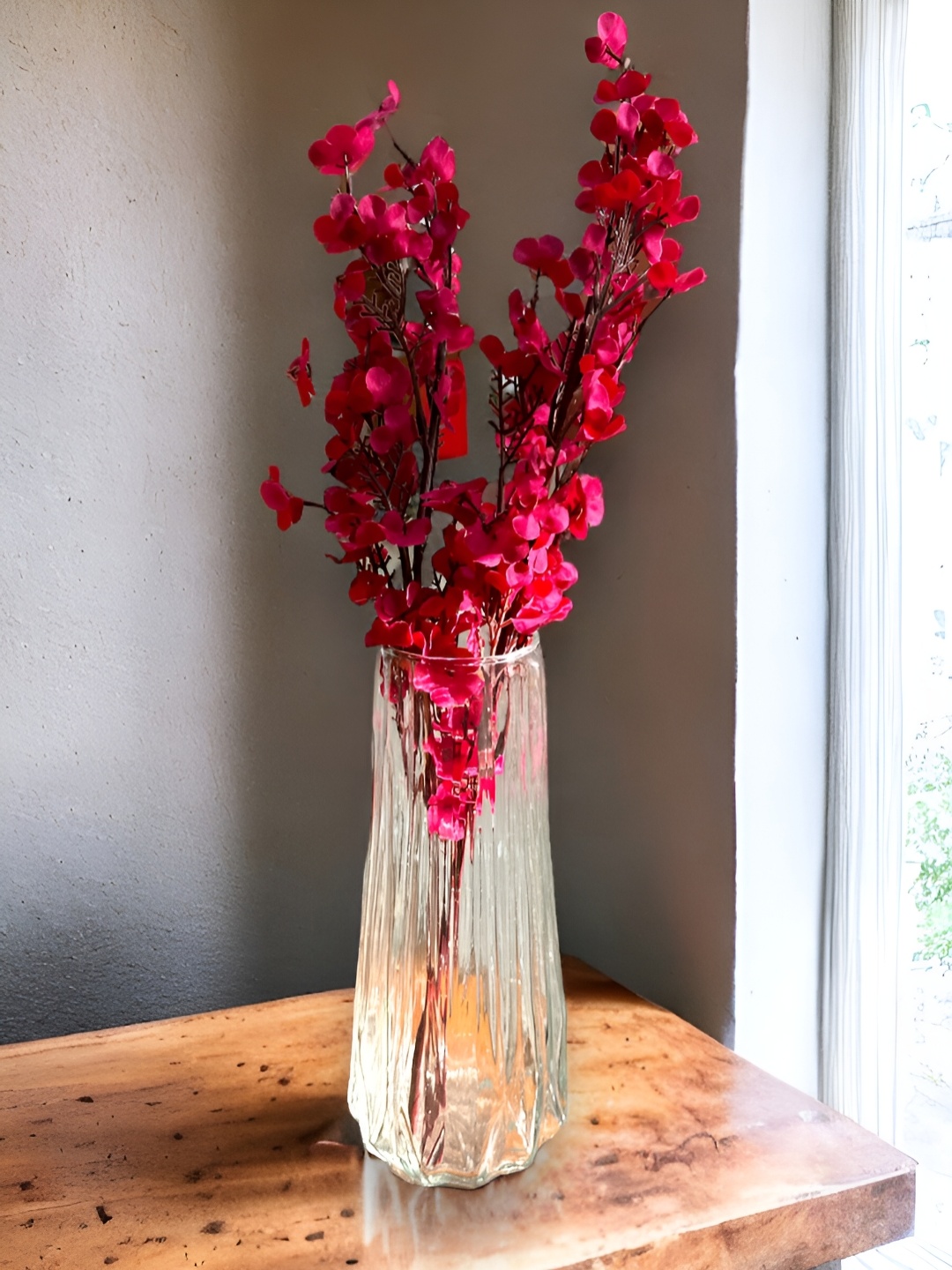 

BS AMOR Transparent & Burgundy Axial Cylindrical Glass Vase With 2 Rani Rimjim Flower