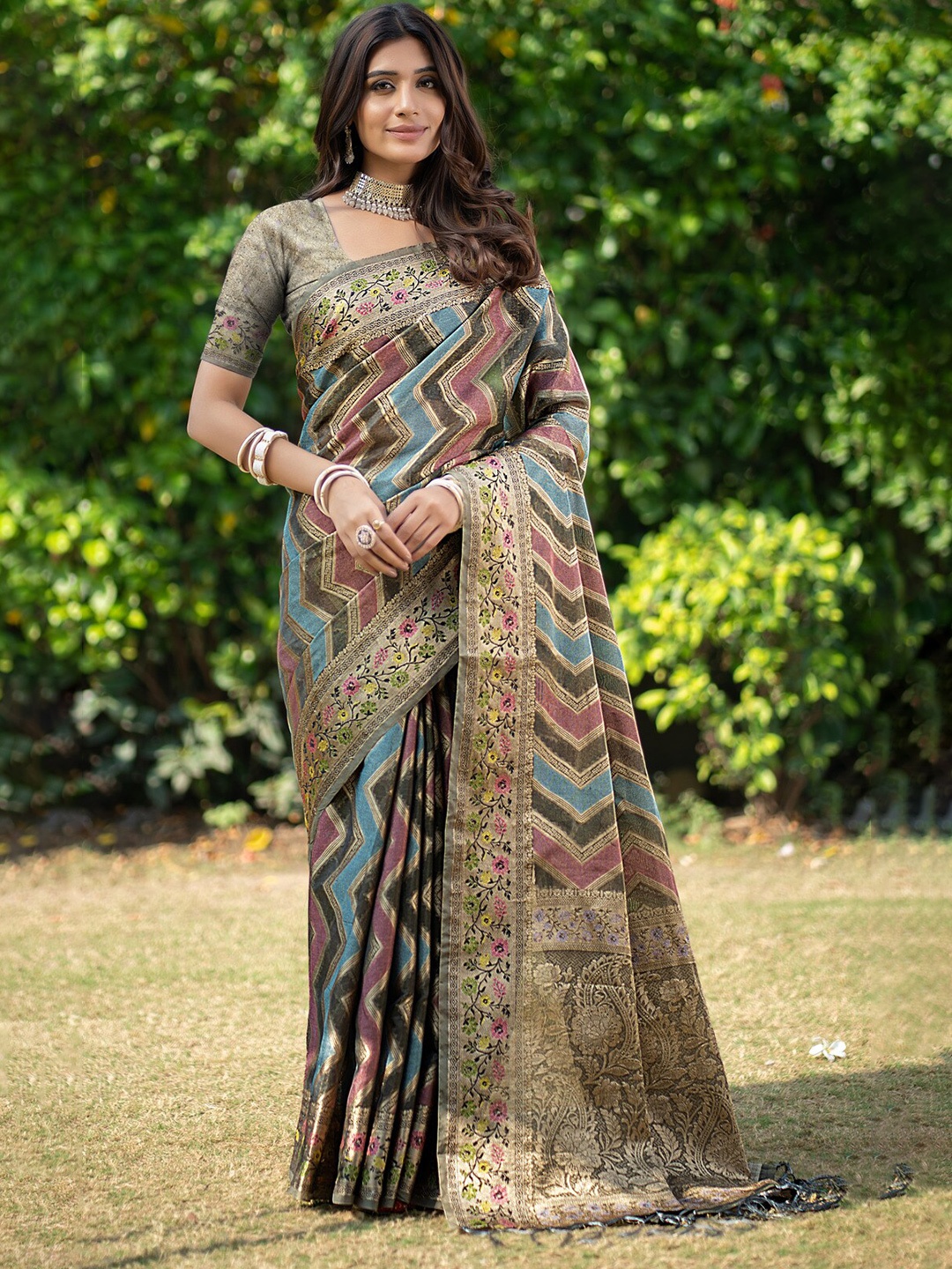 

GAJARAI Leheriya Zari Organza Banarasi Saree, Grey