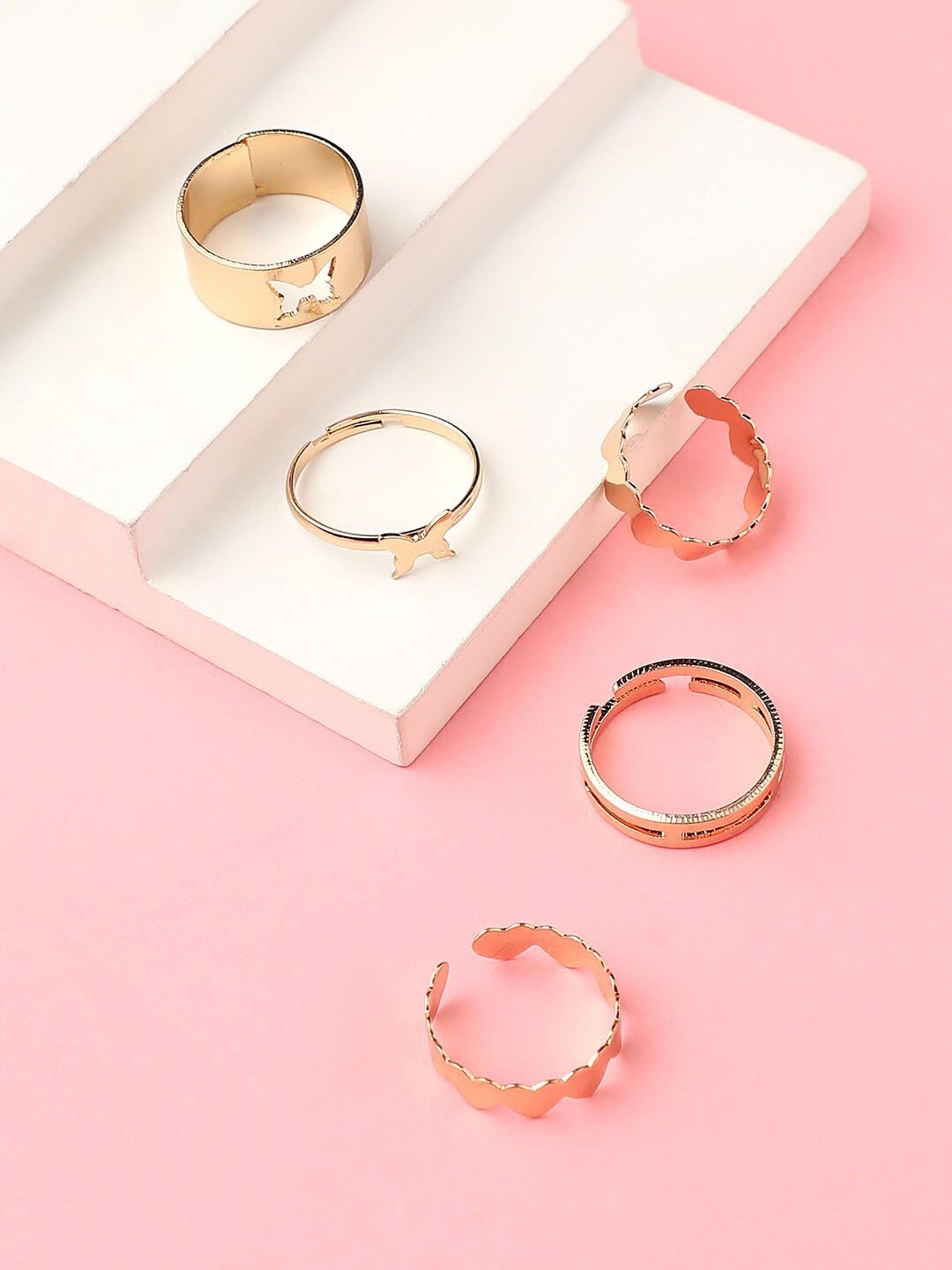 

DressBerry Set Of 5 Gold-Plated Adjustable Finger Rings