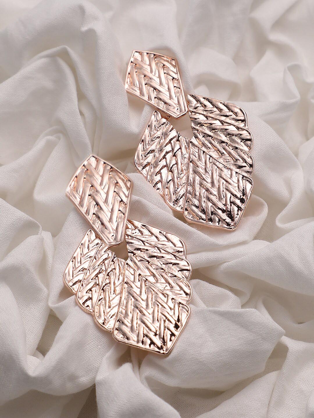 

DressBerry Gold-Plated Drop Earrings