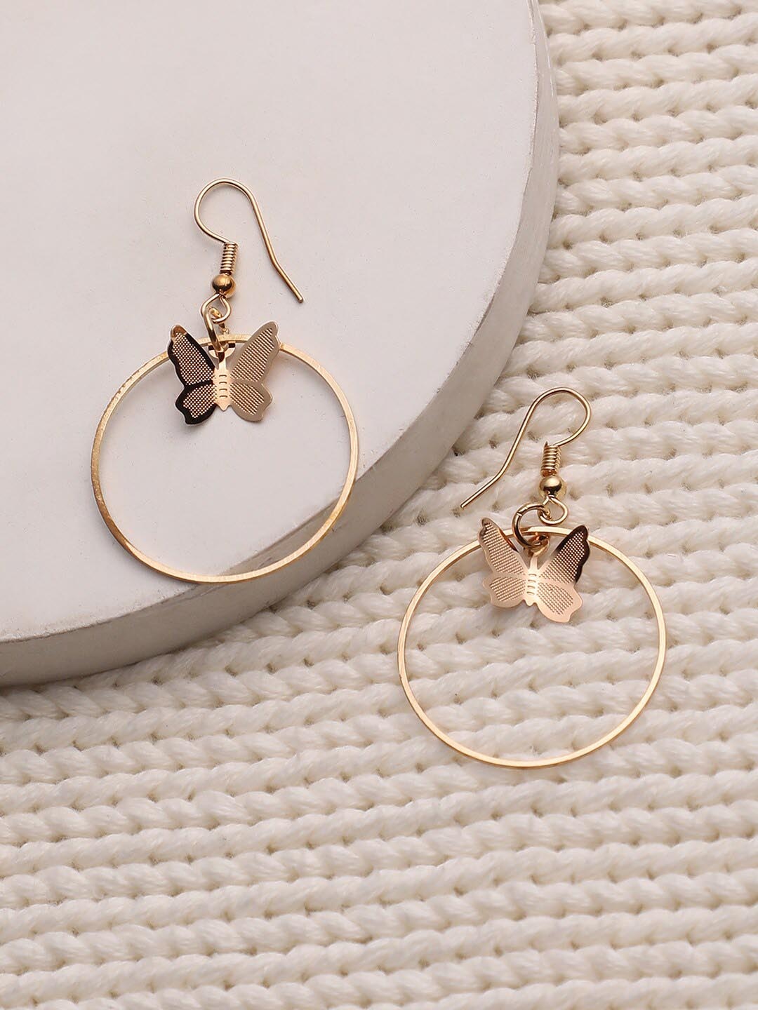 

DressBerry Gold-Plated Contemporary Drop Earrings