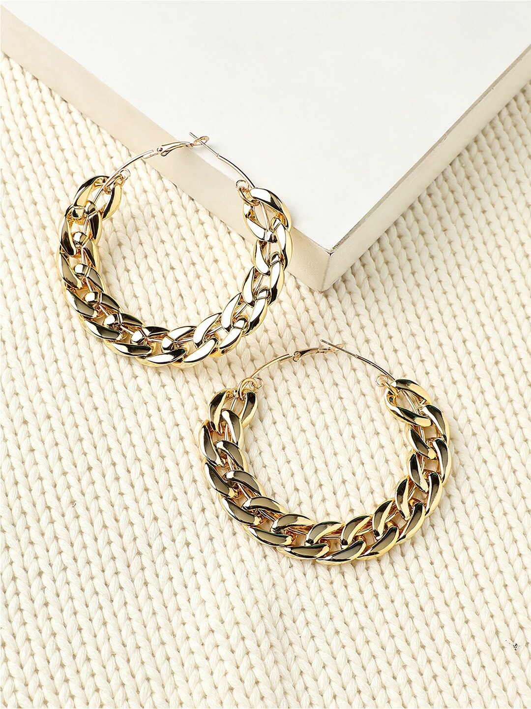 

DressBerry Gold-Toned Gold Plated Hoop Earrings