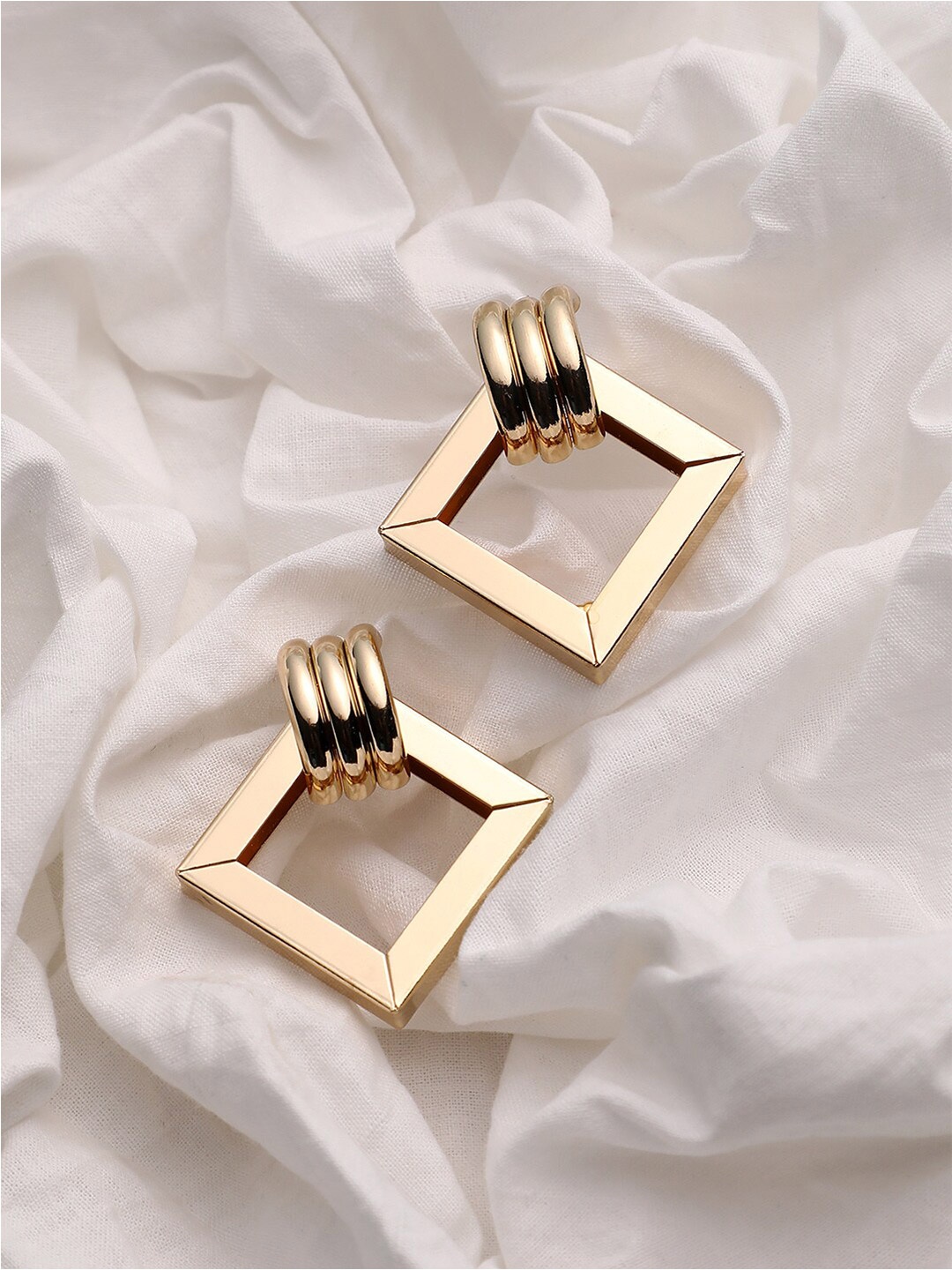 

DressBerry Gold-Plated Studs Earrings