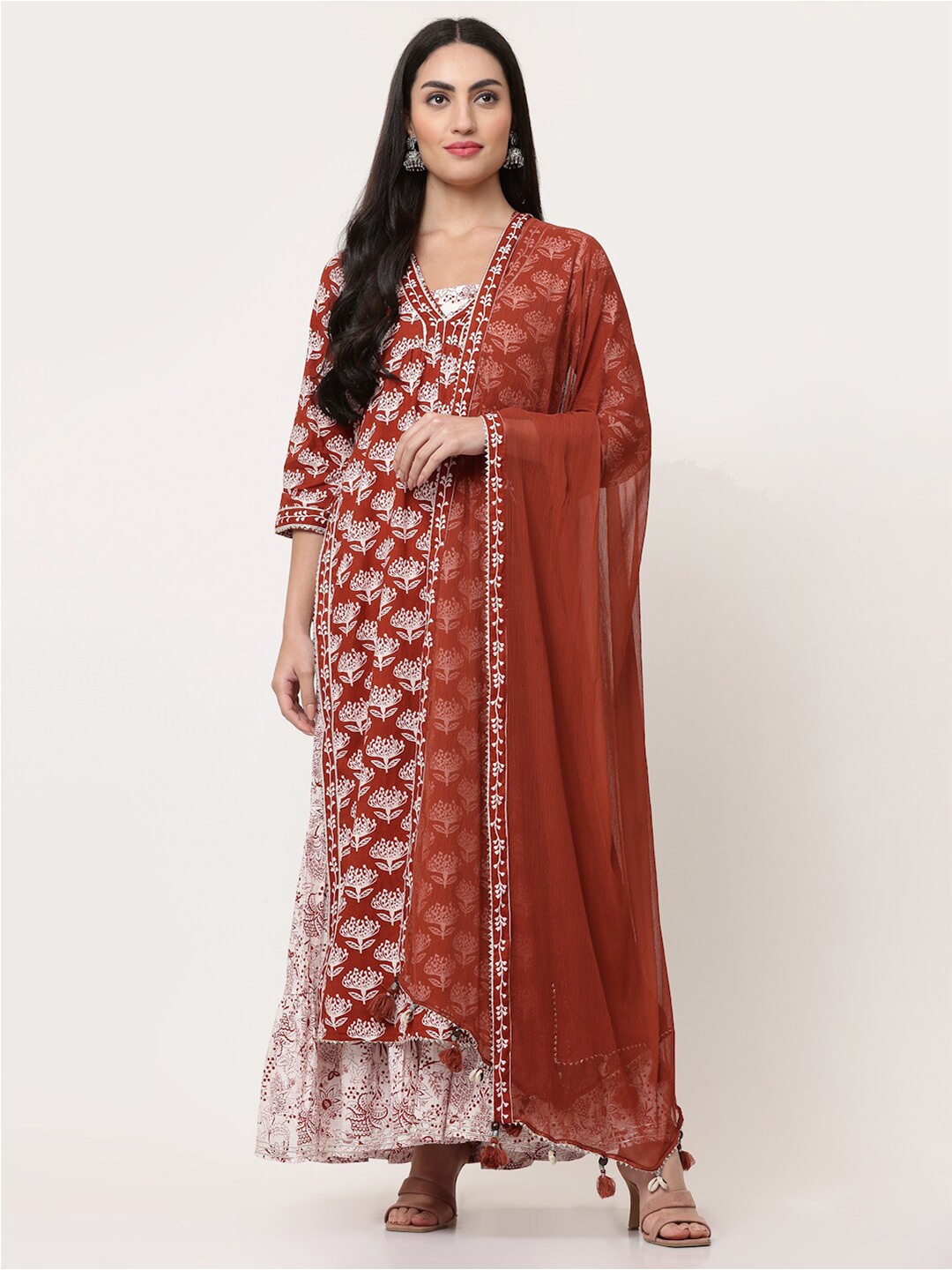 

SAVI Floral Printed Gotta Patti V Neck Staright Kurta With Dupatta, Rust