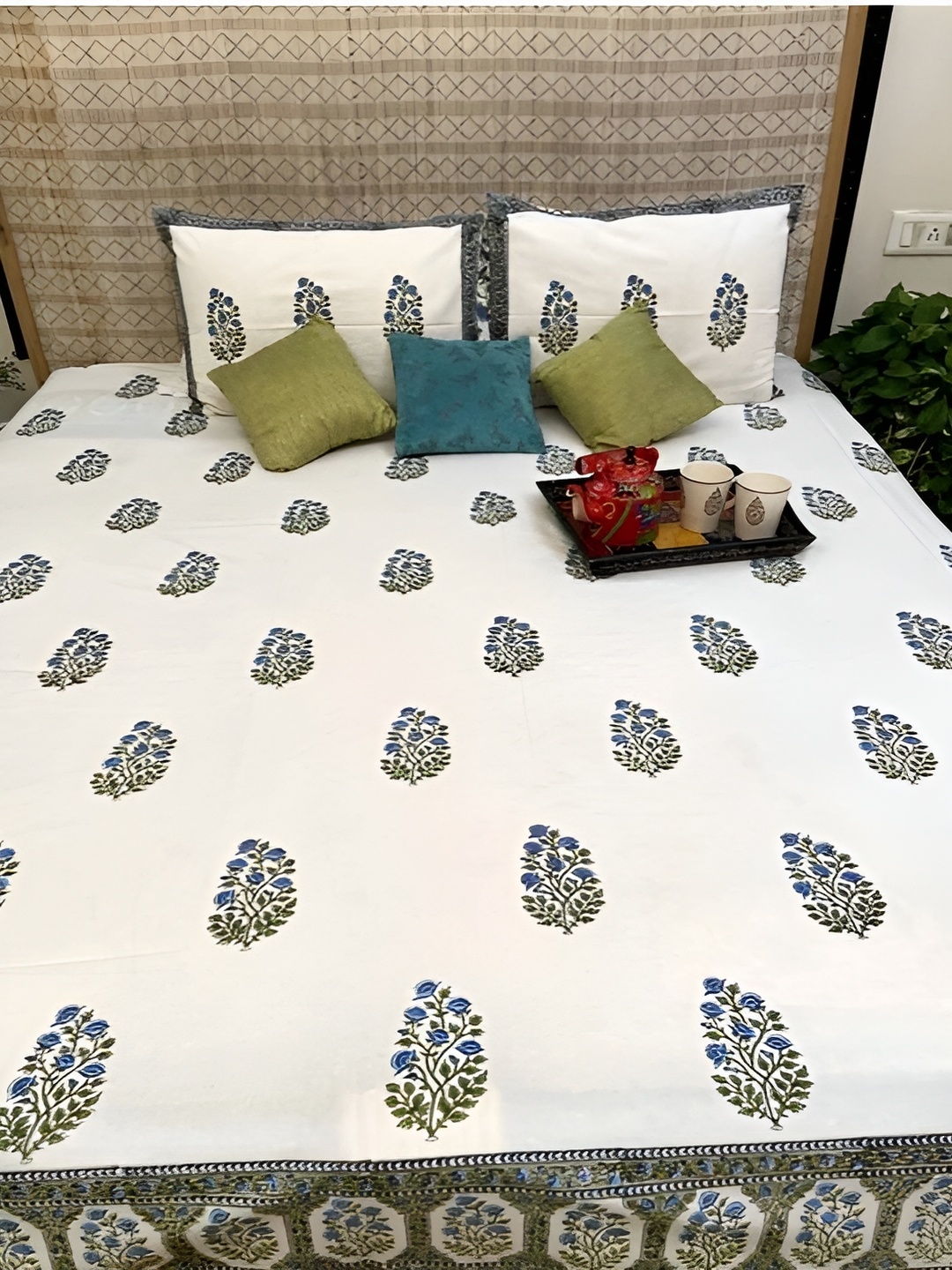 

Frizka White & Blue 3 Pieces 210 TC Cotton King Bedsheet Set