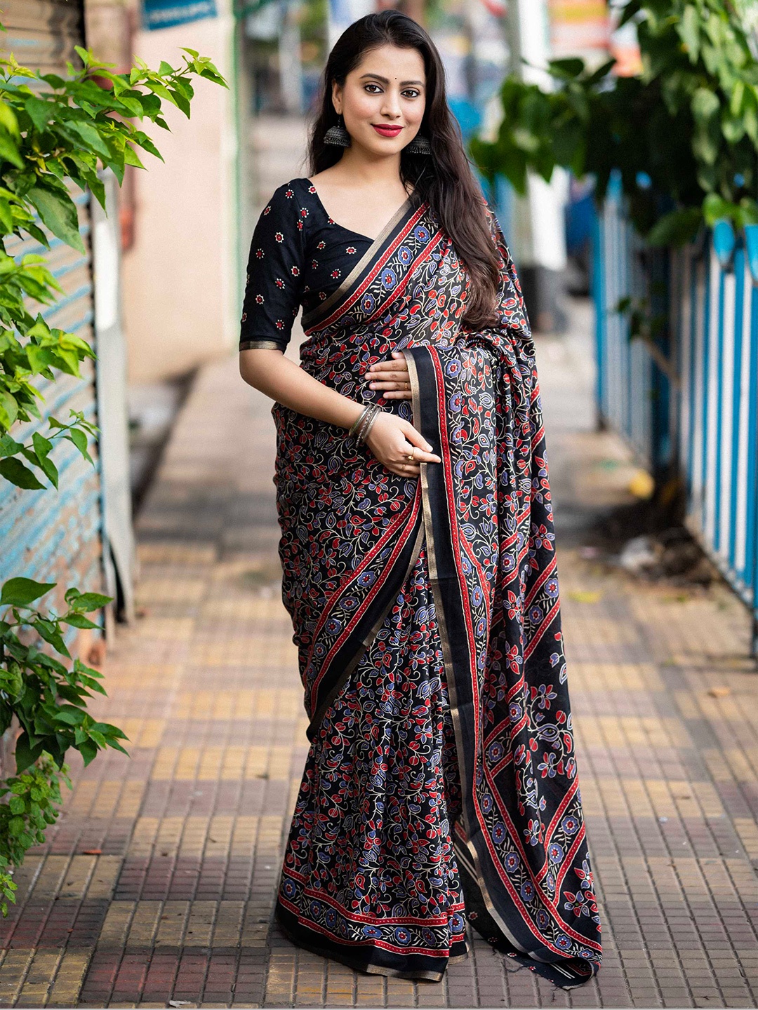 

Mitera Black Floral Printed Zari Saree
