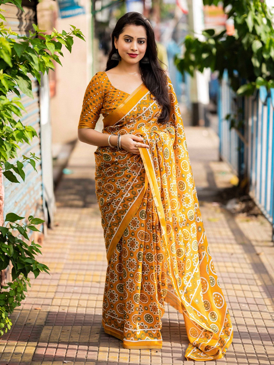 

Mitera Mustard Floral Printed ZariSaree