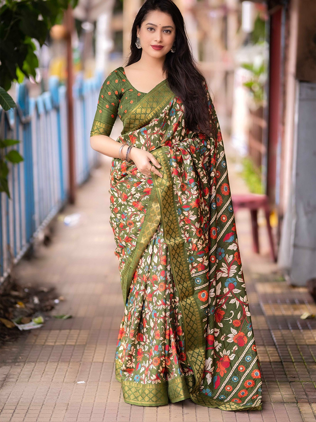 

Mitera Green Kalamkari Printed Zari Woven Design Saree