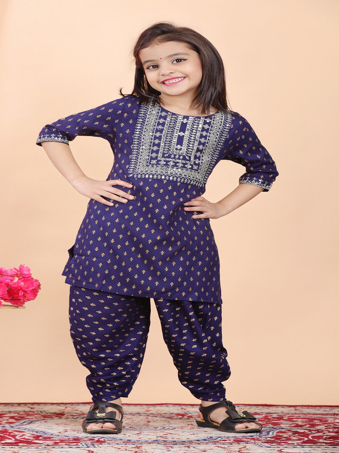 

BAESD Girls Abstract Sequinned Round Neck kurta dhoti Set, Blue