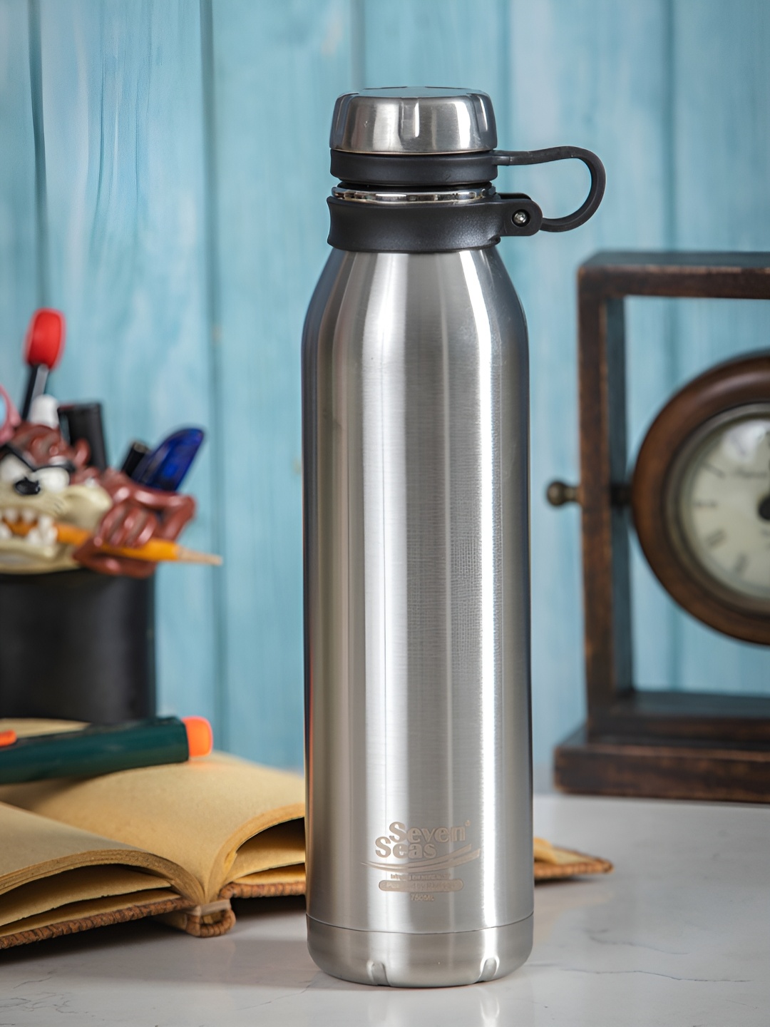 

GOODHOMES Silver Toned & Black Stainless Steel Smart Vacuum Water Bottle 750 ML