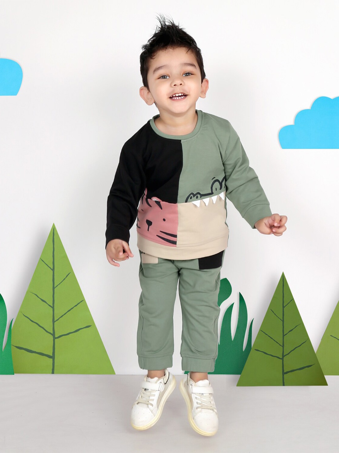 

BAESD Boys Green T-shirt with Trousers