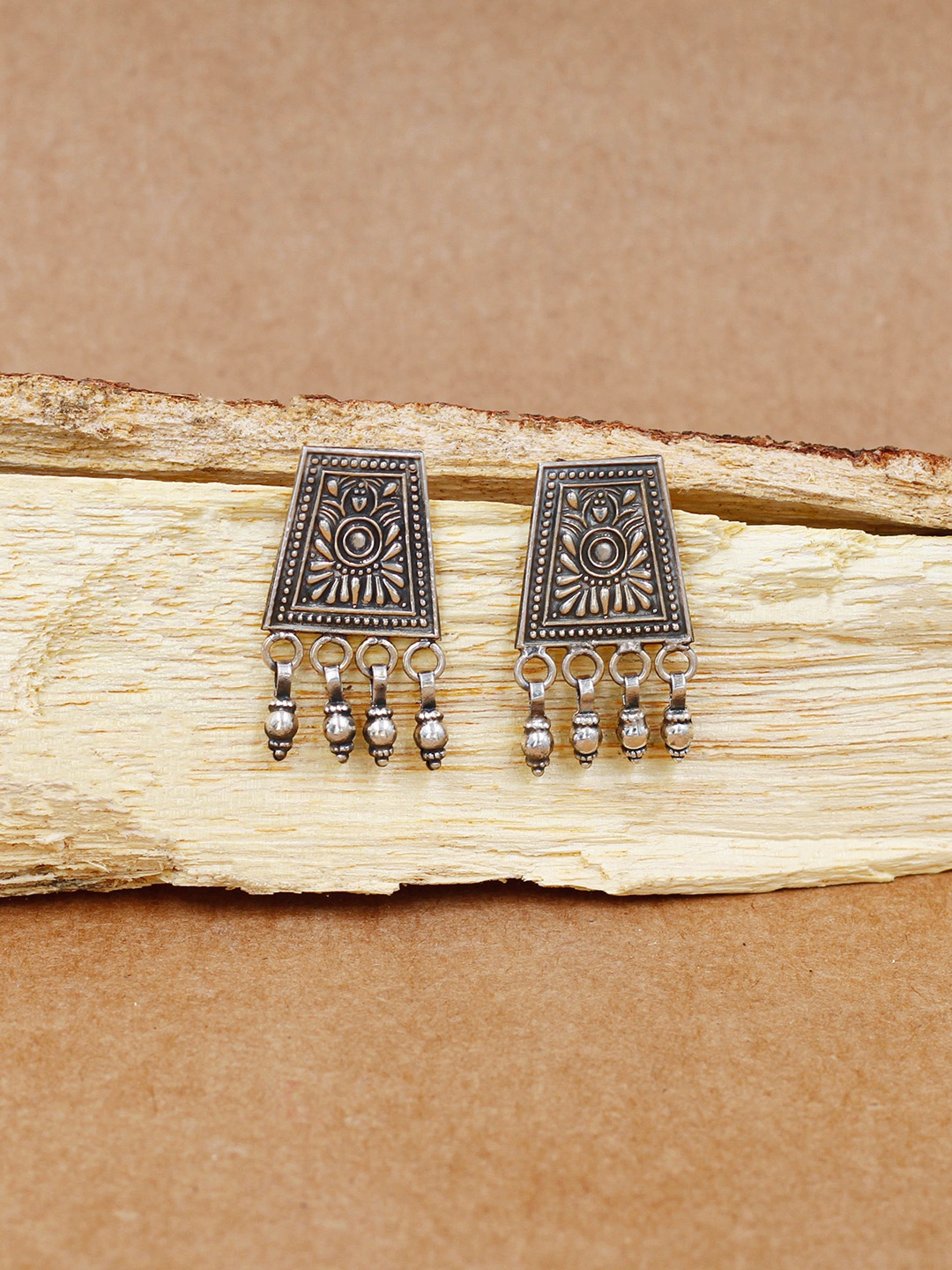 

SANGEETA BOOCHRA Sterling Silver Oxidized Geometric Studs Earrings