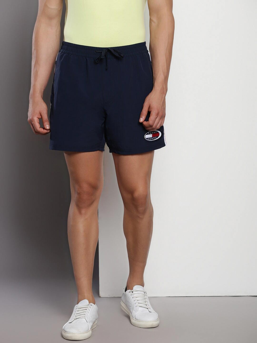 

Tommy Hilfiger Men Mid Rise Shorts, Navy blue