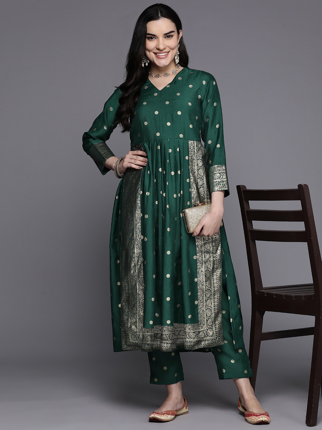 

Ahalyaa Women Printed Pleated Kurta with Trousers, Green