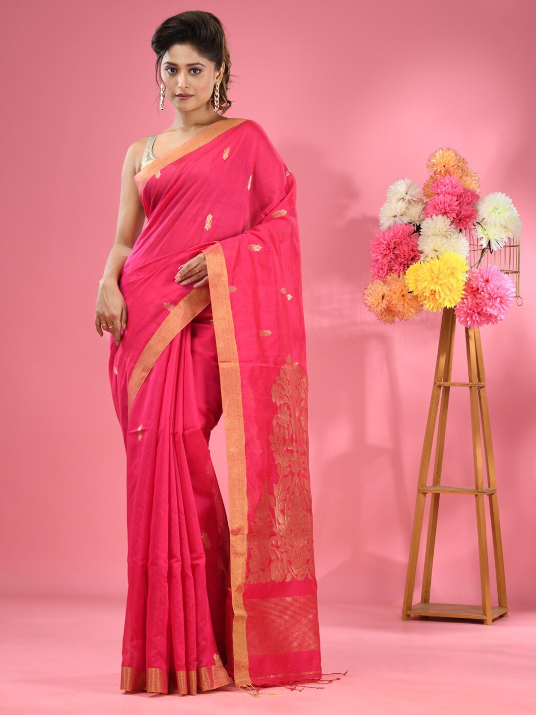 

Charukriti Ethnic Motifs Zari Woven Design Saree, Fuchsia
