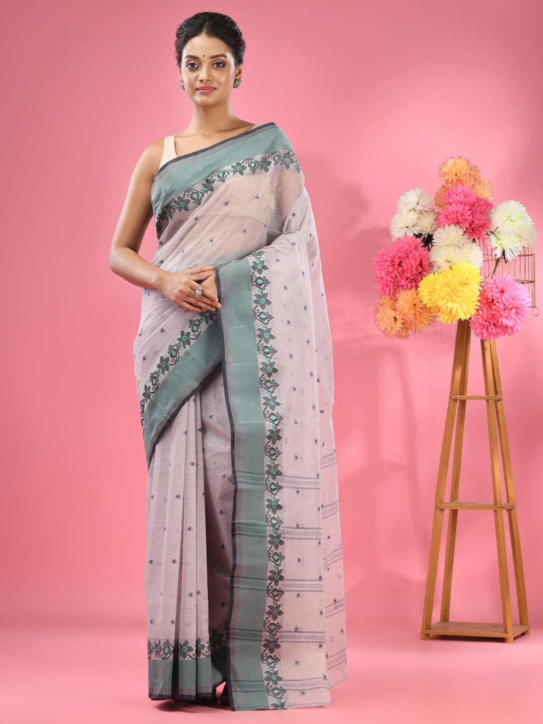 

Charukriti Ethnic Motifs Woven Design Pure Cotton Taant Saree, White
