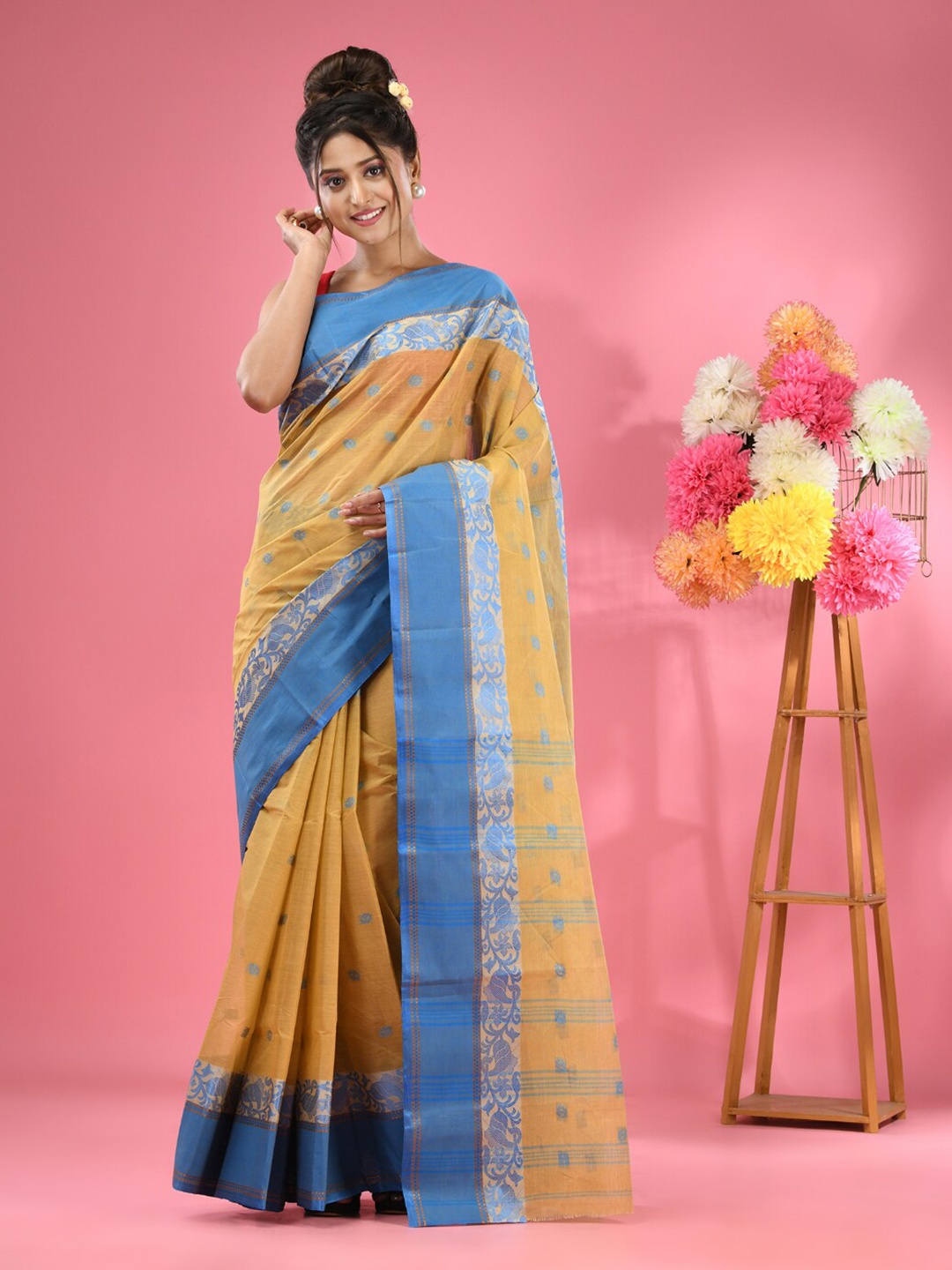 

Charukriti Floral Printed Woven Design Pure Cotton Taant Saree, Beige