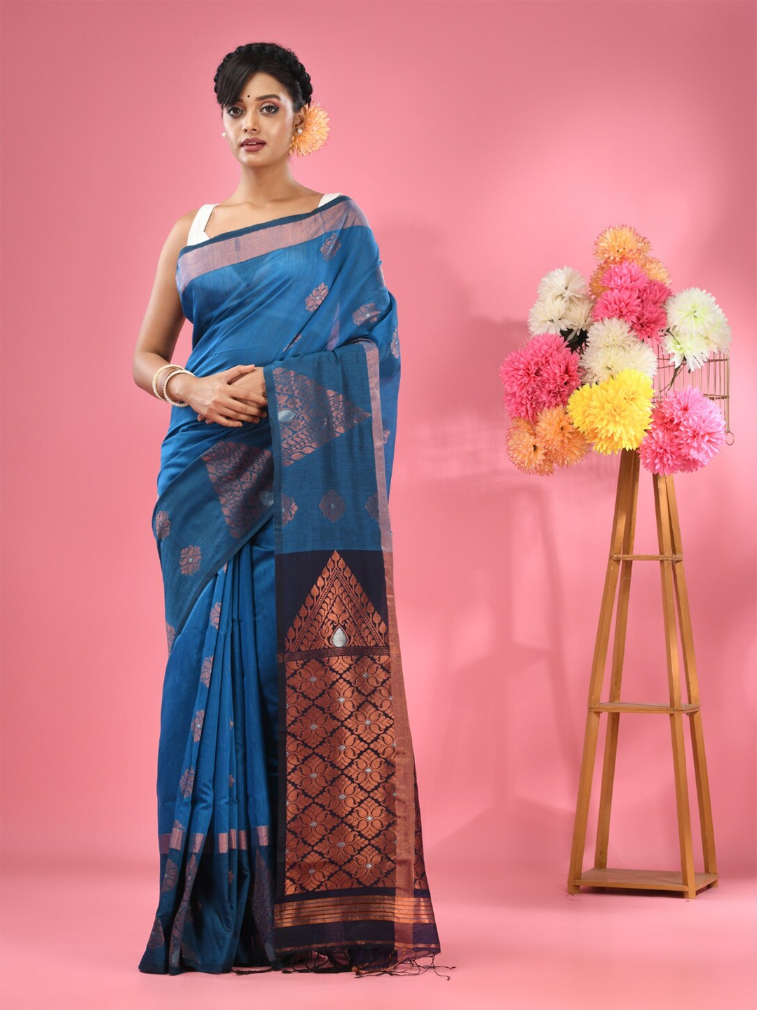 

Charukriti Ethnic Motifs Zari Woven Design Saree, Blue