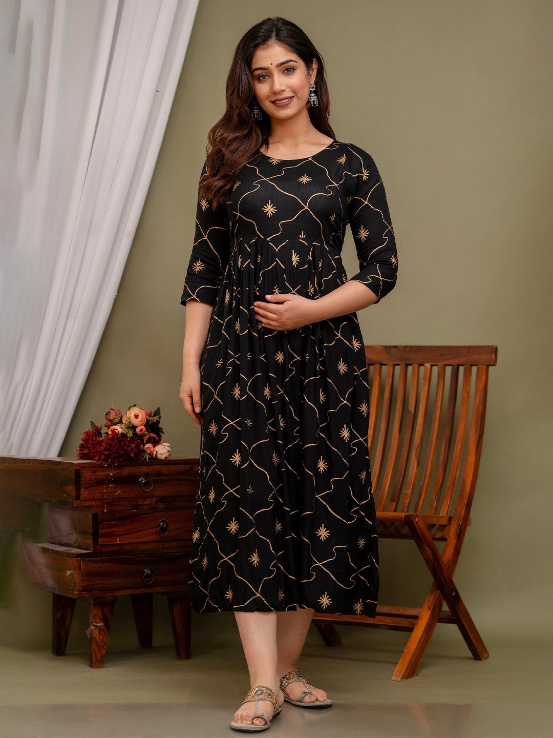 

Mialo fashion Abstract Printed Round Neck Pleated A-Line Maternity Dress, Black