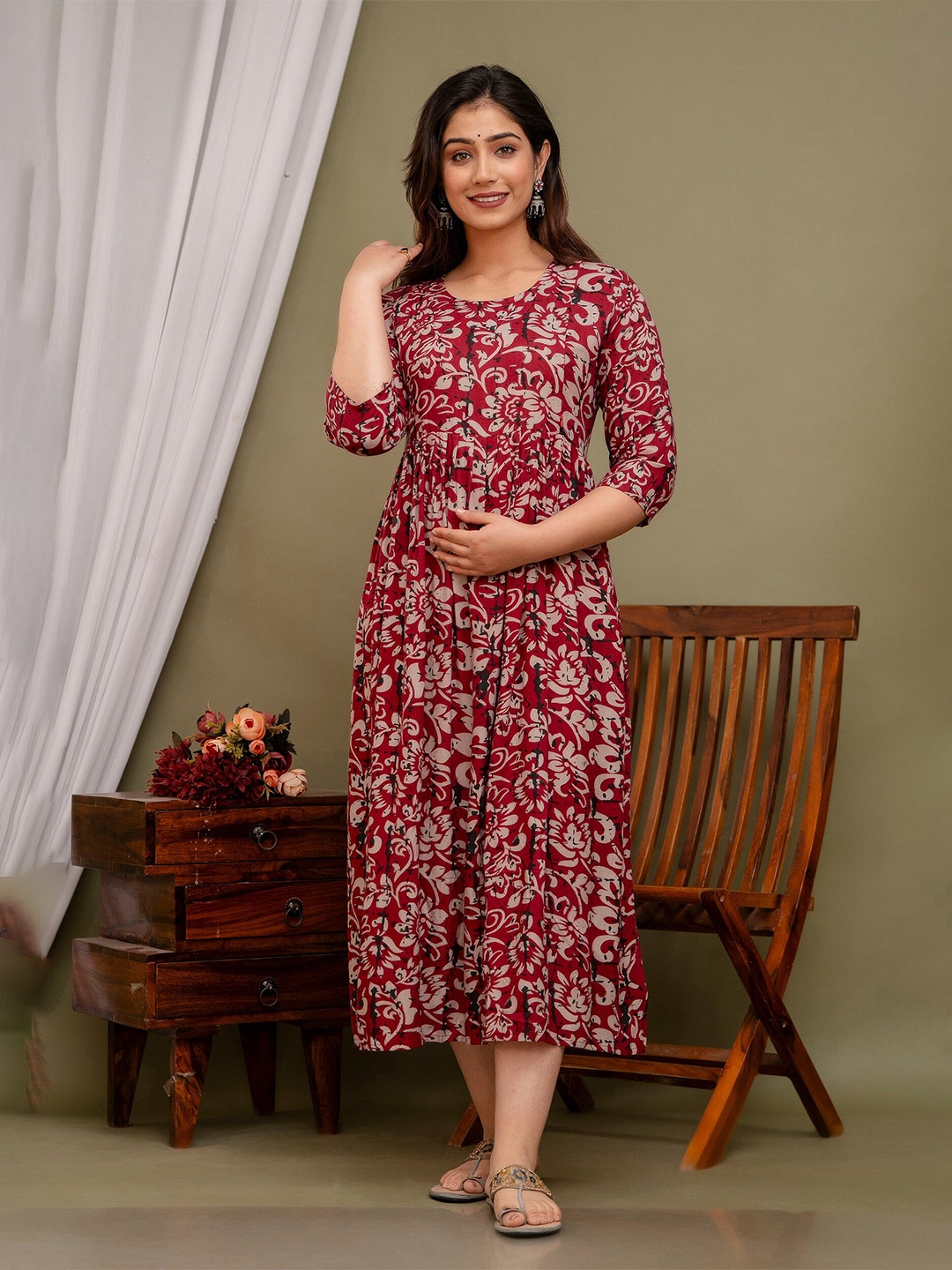 

Mialo fashion Floral Printed Round Neck Pleated A-Line Maternity Dress, Maroon
