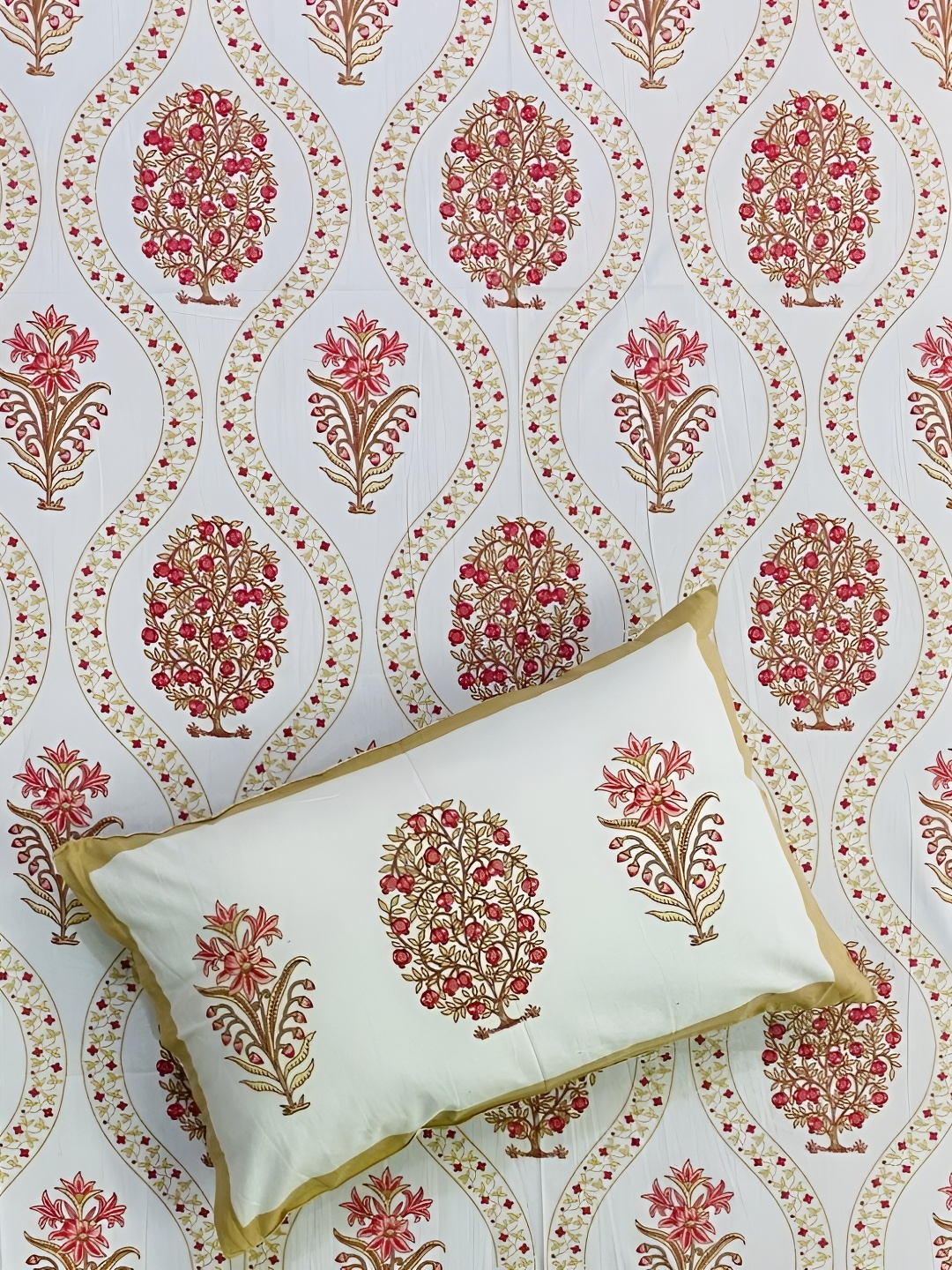 

Frizka White & Red 3 Pieces Ethnic Motifs 210 TC Cotton King Bedsheet With 1 Pillow Covers