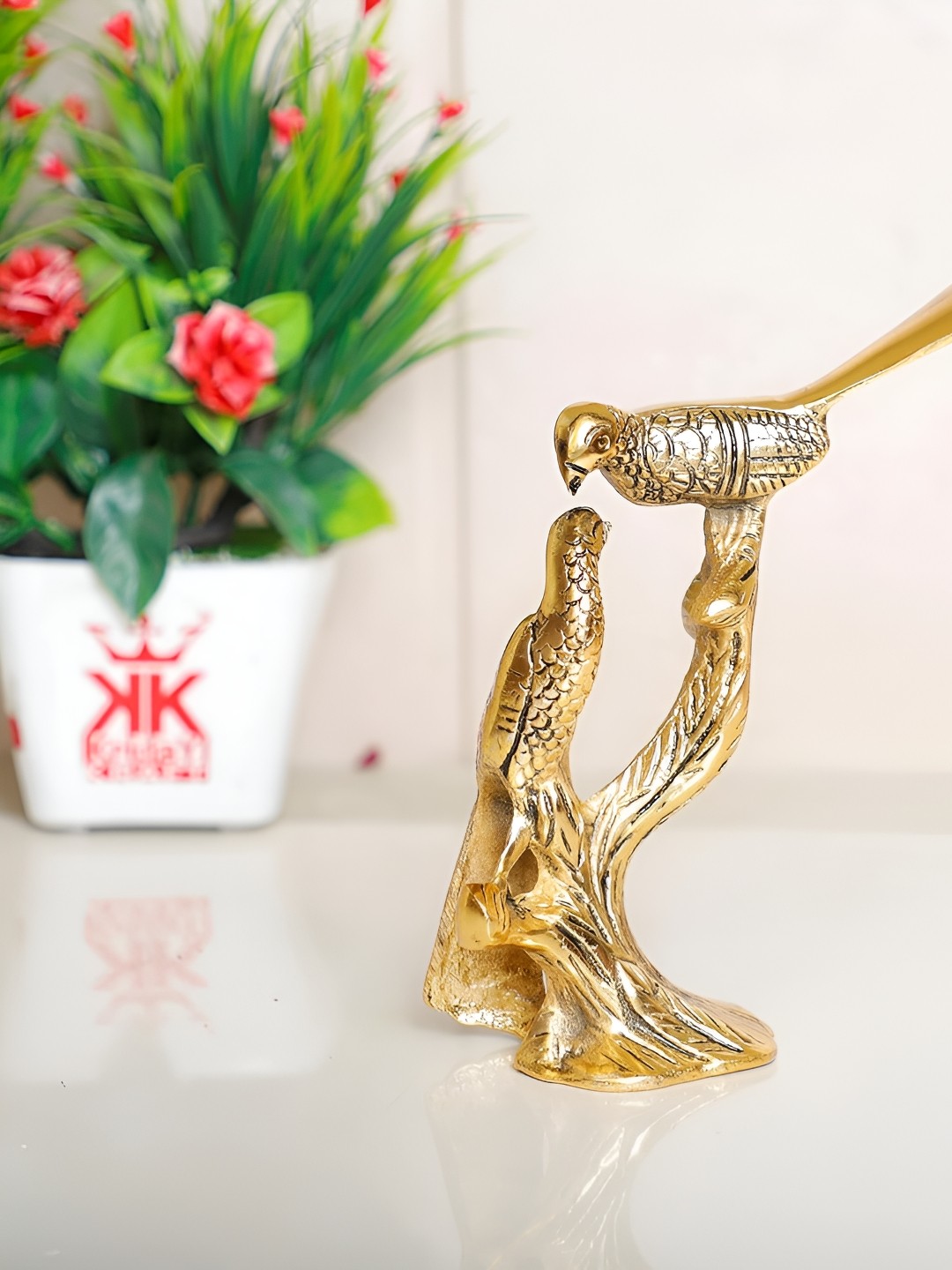 

Kridaykraft Gold Toned Metal Medium Showpiece