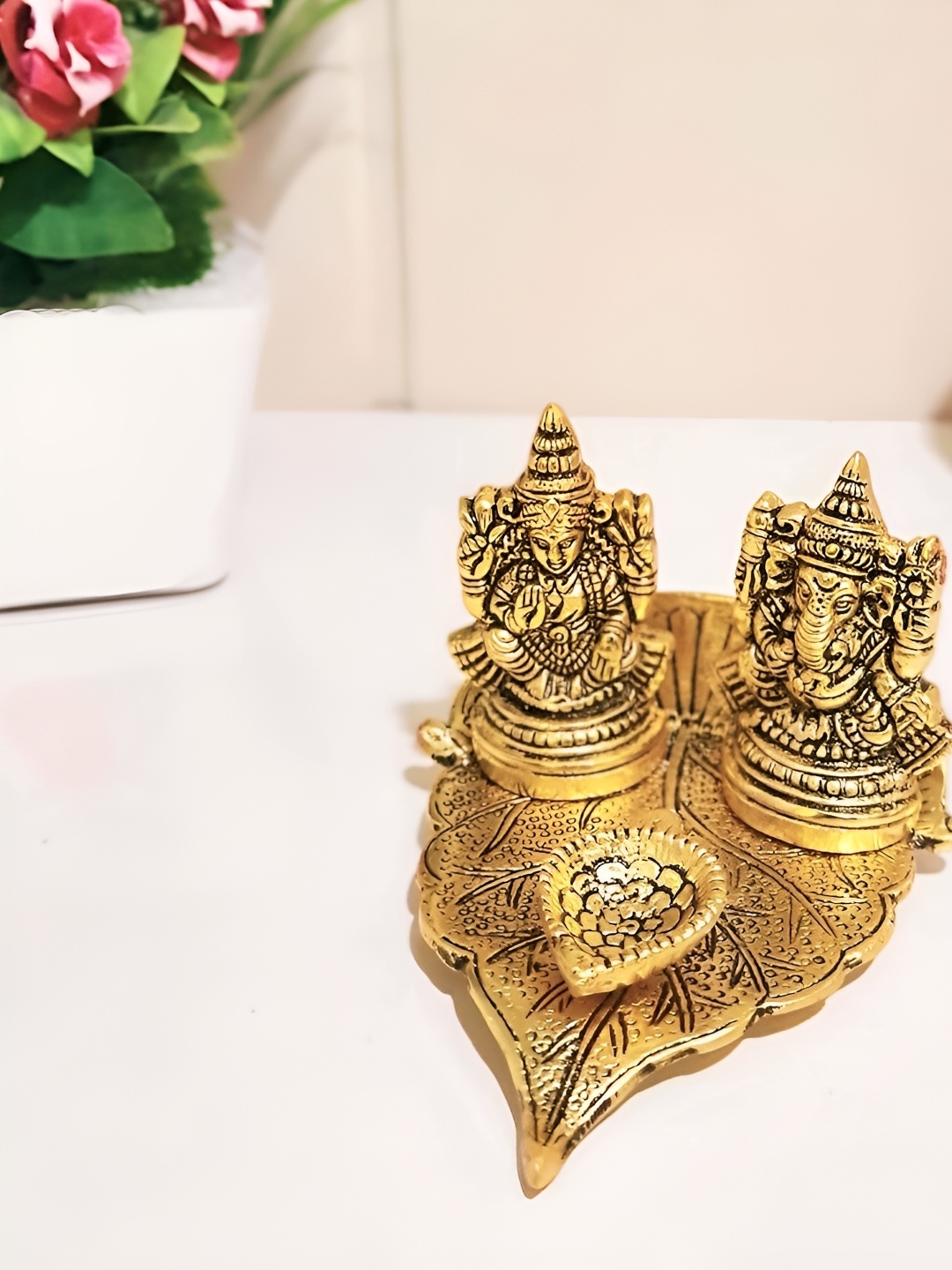 

Kridaykraft Gold Toned Religious Idol Showpiece