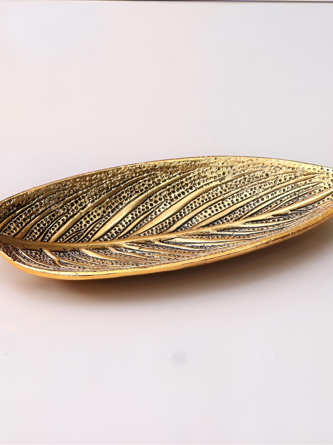 

Kridaykraft Gold Toned Metal Tray Showpiece