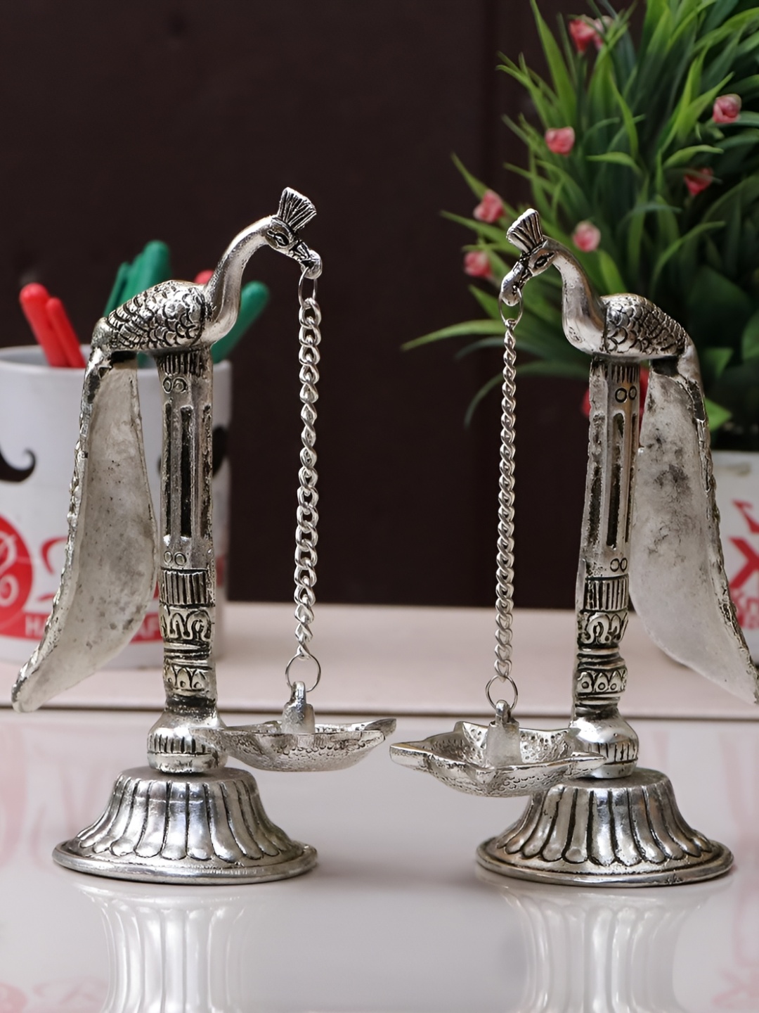 

Kridaykraft Silver Toned 2 Pcs Metal Medium Showpiece