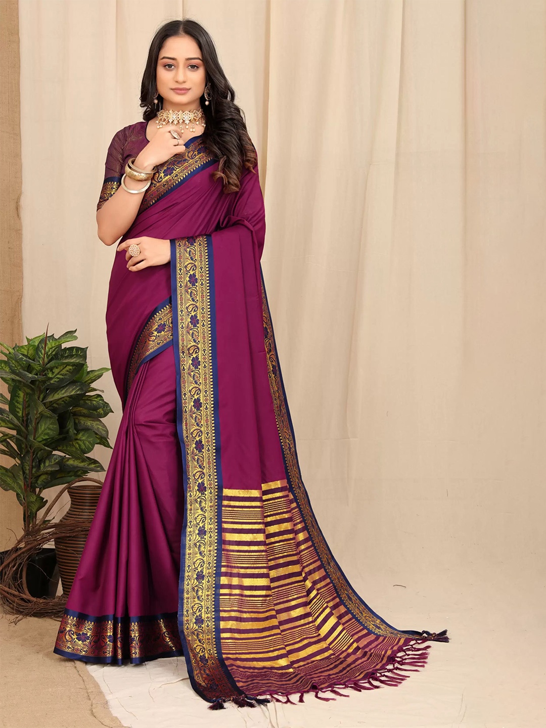 

NIWAA Woven Design Zari Silk Cotton Banarasi Saree, Burgundy