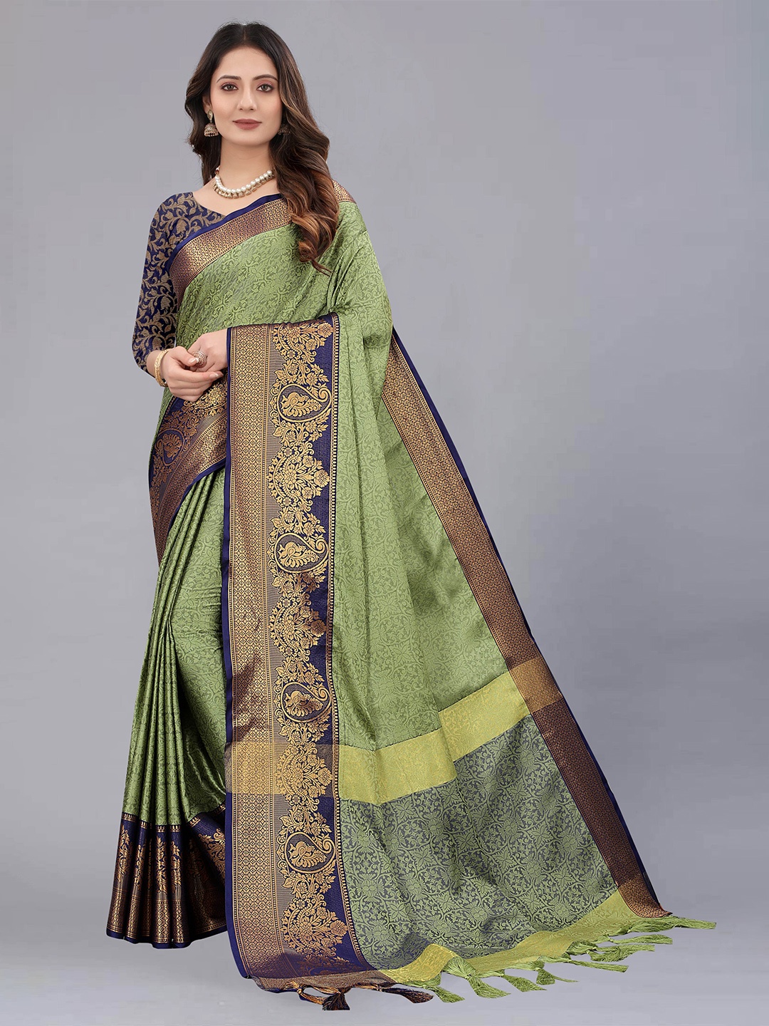 

NIWAA Green & GoldToned Ethnic Woven Design Zari Silk Cotton Banarasi Saree