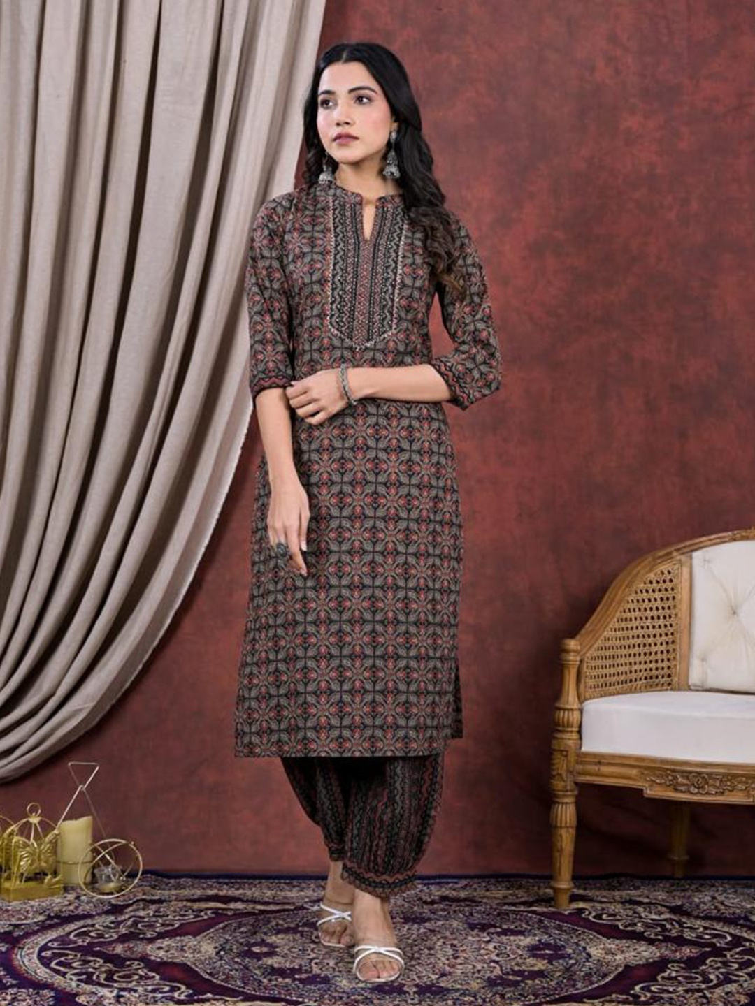 

Advya Ethnic Motifs Printed Mandarin Collar Pure Cotton Kurta with Salwar & Dupatta, Black