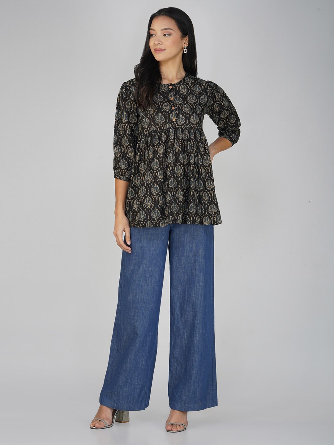 

SPARSA Block Printed Puff Sleeve Pleated Pure Cotton Top, Black