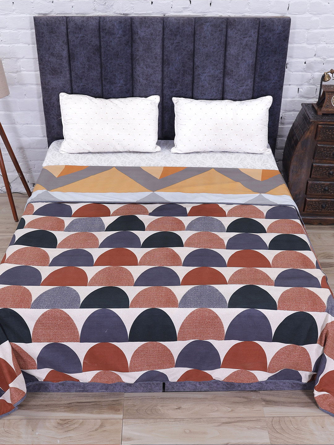 

AAZEEM Beige & Black Geometric Printed Microfiber AC Room Double Bed Dohar
