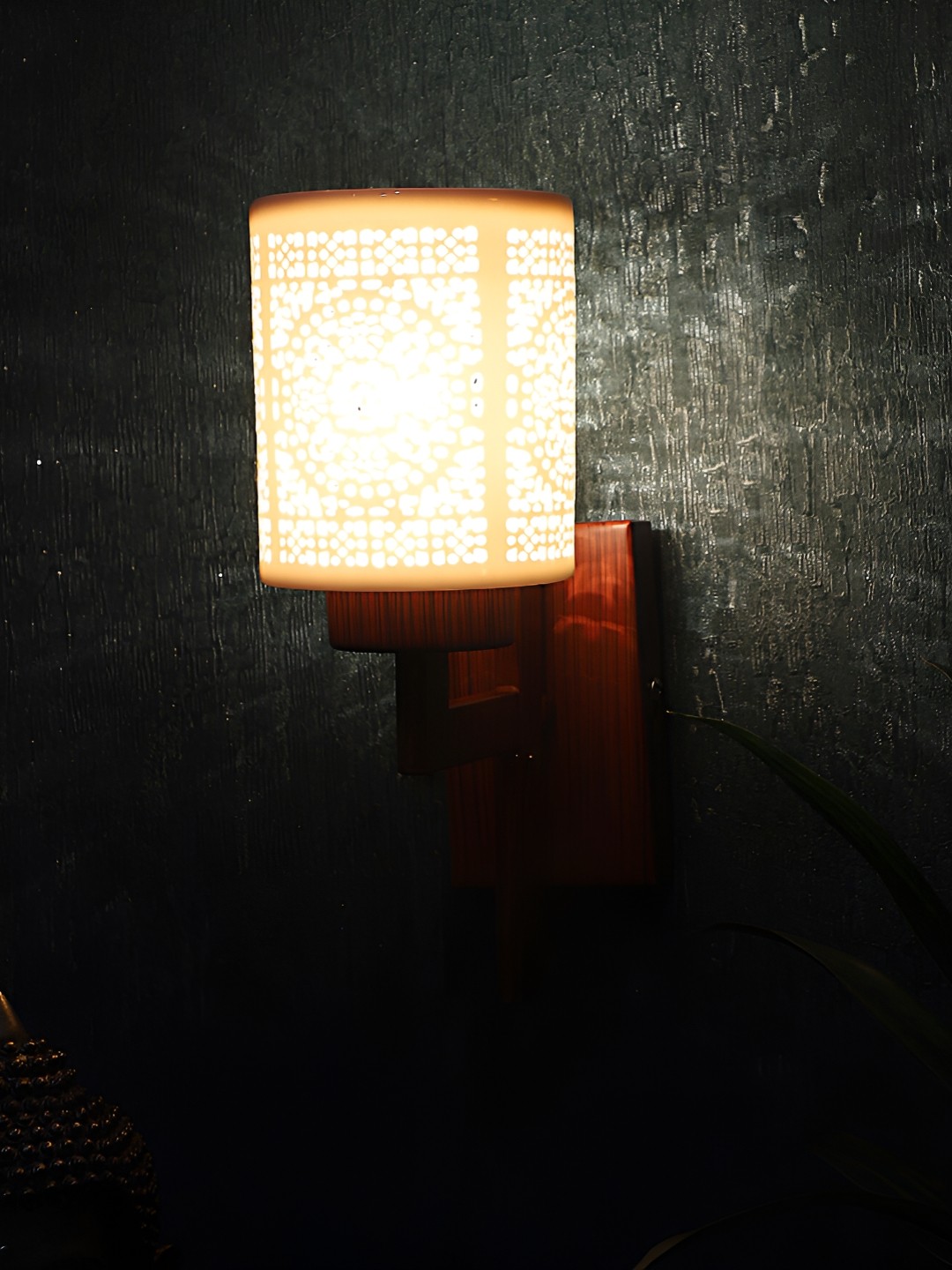 

ELIANTE Brown & White Wooden Contemporary Cylinder Shaped Wall Lamp