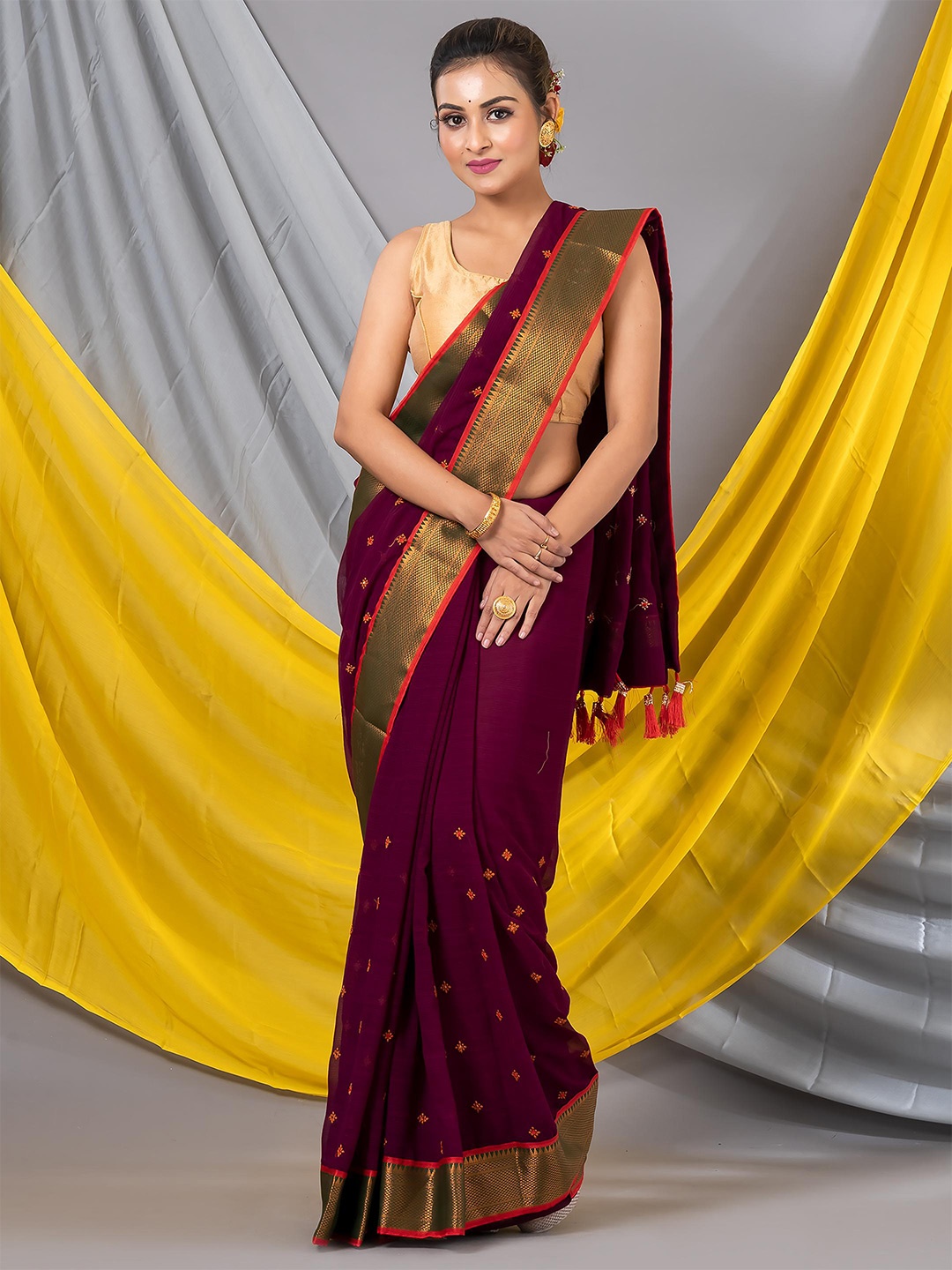 MAHALASA Floral Embroidered Woven Design Saree, Magenta