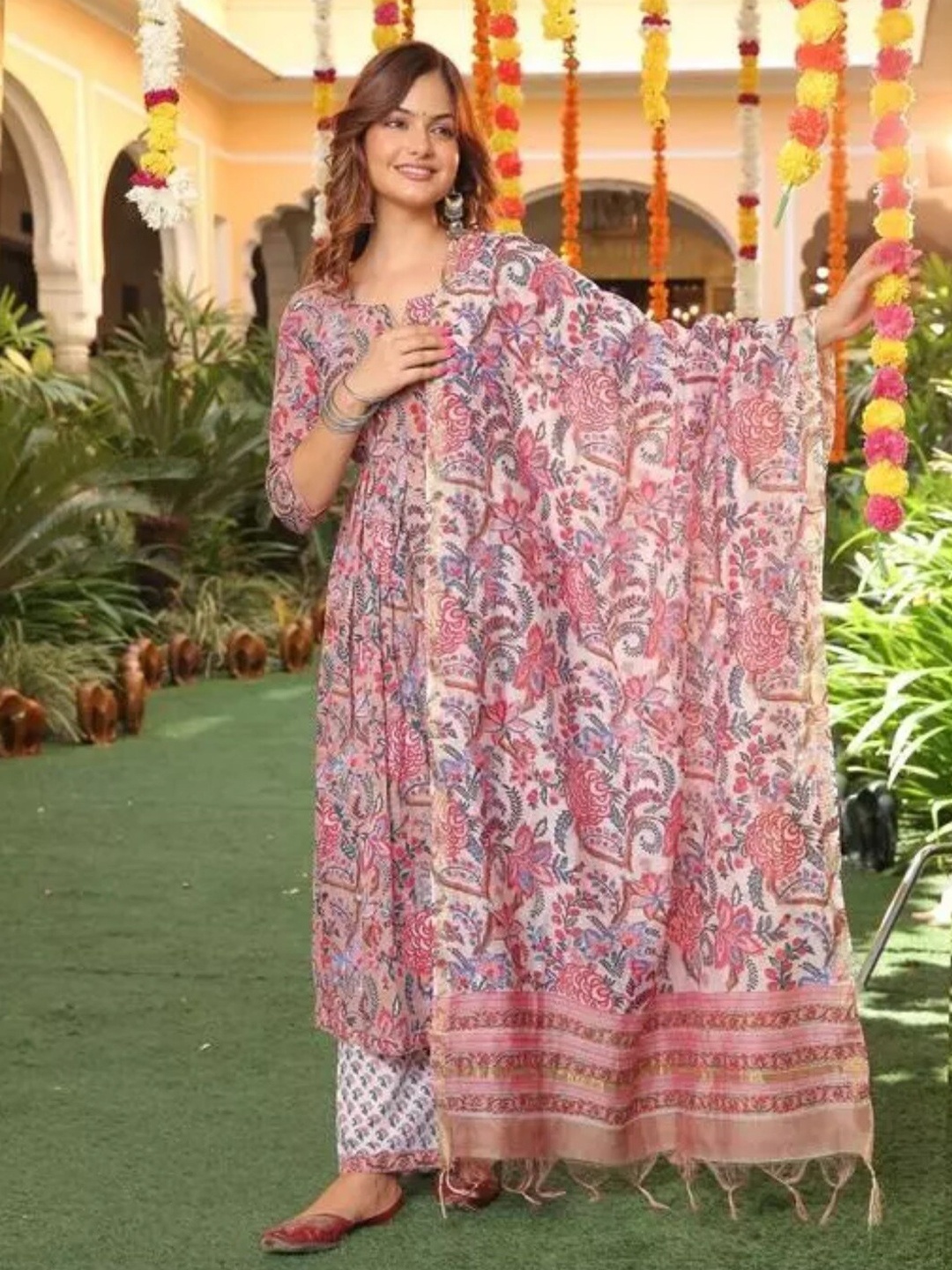 

ZEEPKART Floral Printed Kurta With Salwar & Dupatta, Pink