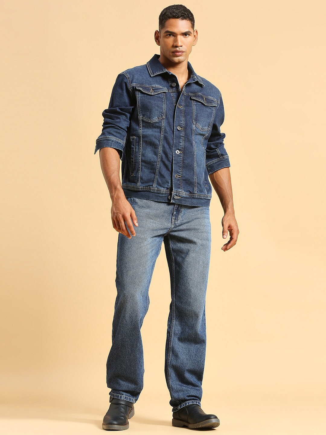 

The Roadster Lifestyle Co. Men Pure Cotton Straight Fit Heavy Fade Cotton Jeans, Blue