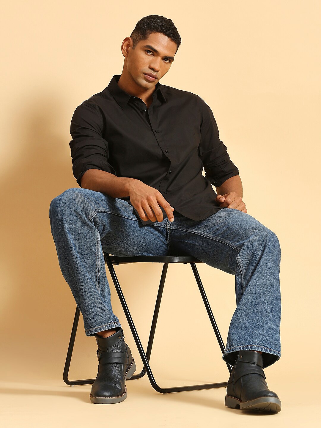 

The Roadster Lifestyle Co. Men Straight Fit Heavy Fade Pure Cotton Jeans, Blue