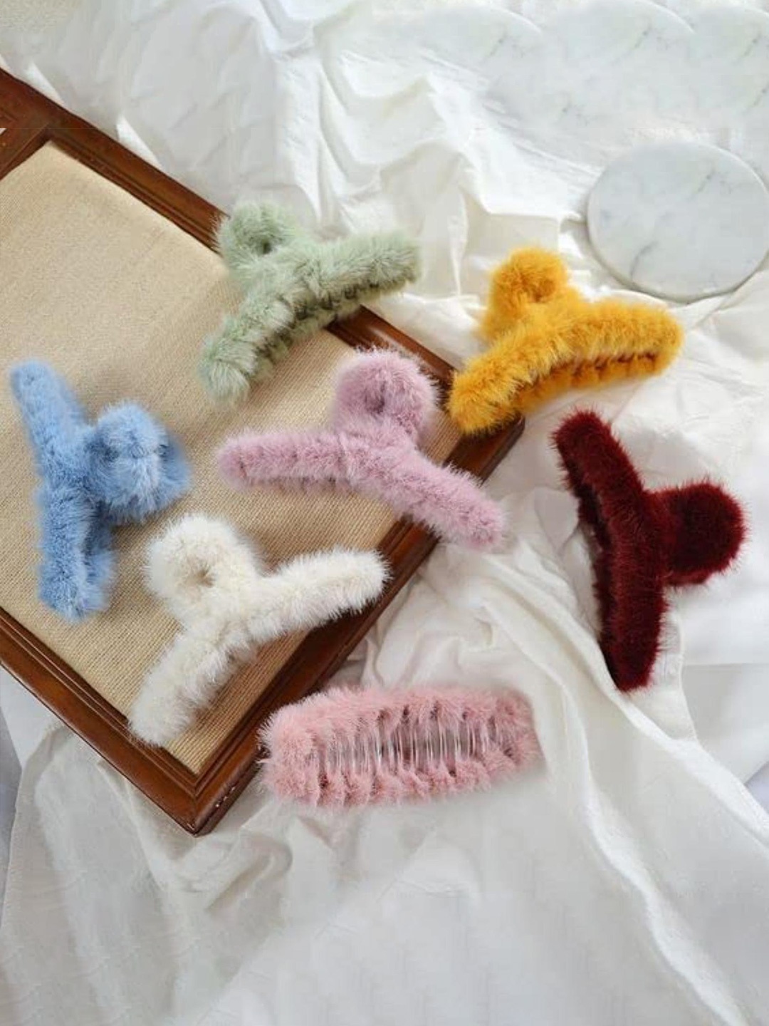

DN Creation Women Assorted Set of 3 Fur Fleece Claw Clip