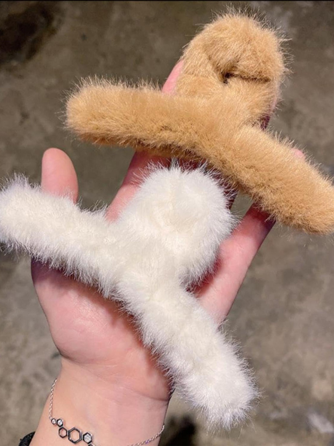 

DN Creation Women Assorted Set of 2 Fur Fleece Claw Clip
