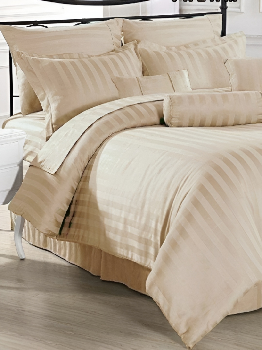 

Bedbathandbliss Beige Striped 300 TC King Bedsheet with 2 Pillow Covers