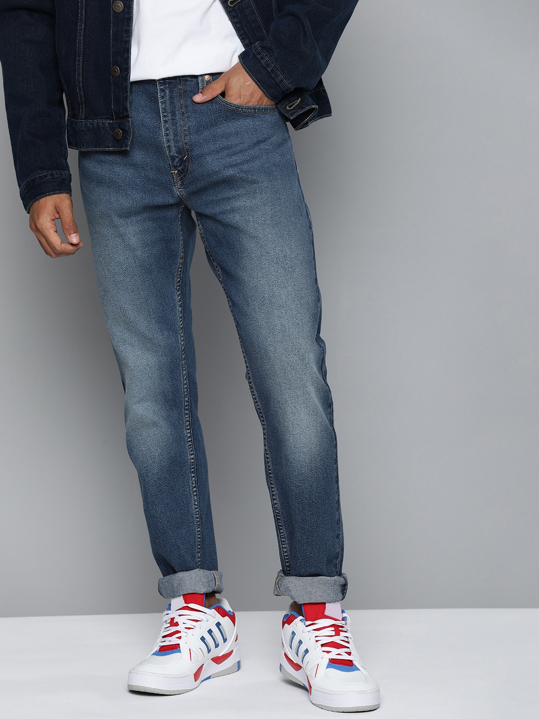 

Levis Men 512 Slim Tapered Fit Light Fade Stretchable Jeans, Blue
